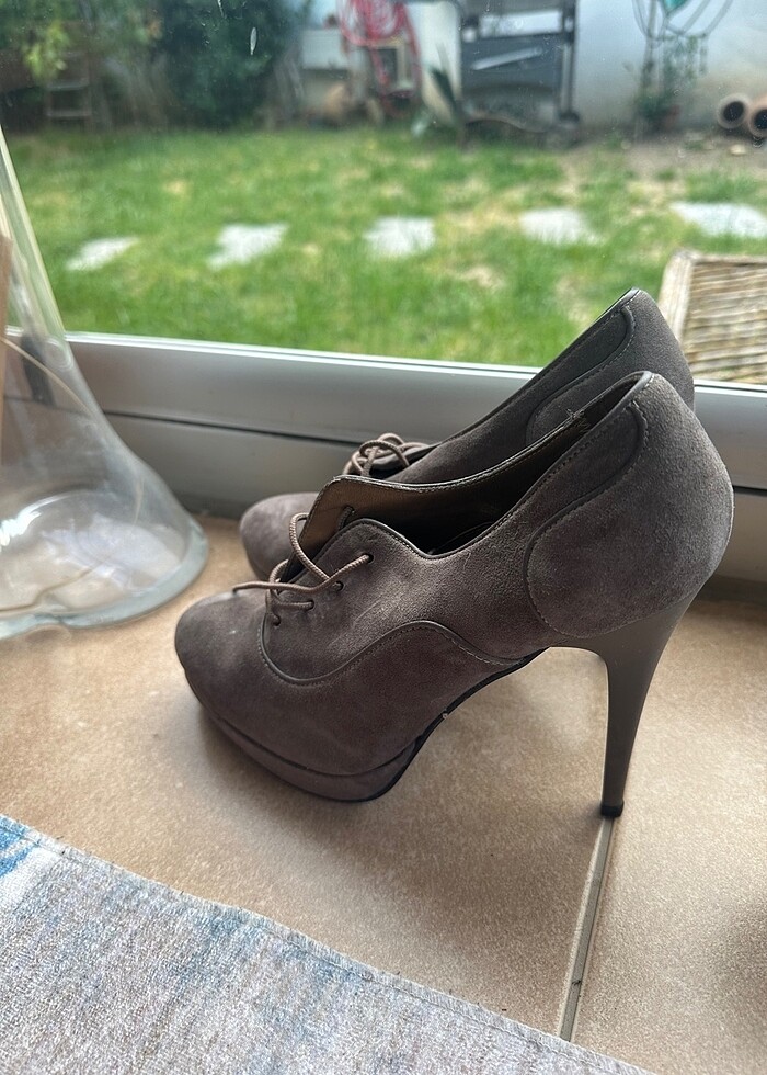 Gri bağcıklı platform topuklu bot - Görsel 2