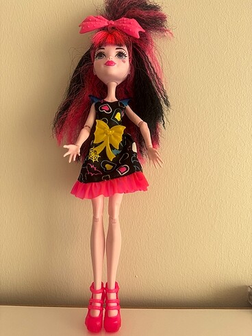 Beden Monster High Draculaura