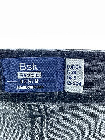 32 Beden çeşitli Renk Bershka Jean / Kot %70 İndirimli.