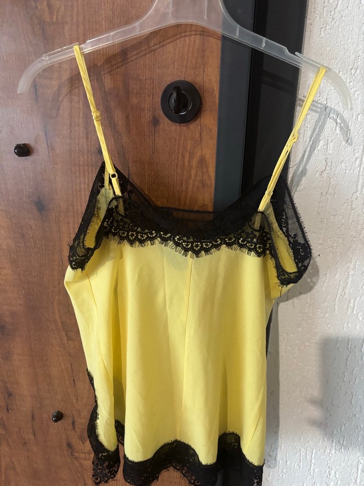 Sarı Dantel Detaylı Mini Askılı Bluz 2look - Görsel 3