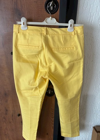 Kadın Sarı Pamuklu Kemerli Dar Paça Pantolon defacto - Görsel 2