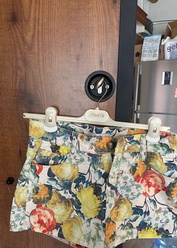 Çiçek Desenli Bol Kesim Mini Şort ysatis - Görsel 4