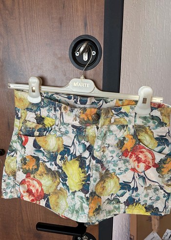 Çiçek Desenli Bol Kesim Mini Şort ysatis - Görsel 3