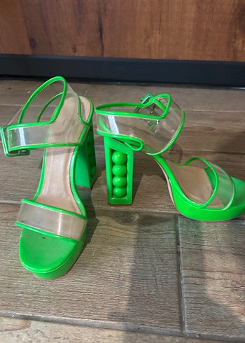 Şeffaf Bantlı Yeşil Platform Topuklu Kadın Ayakkabı - Görsel 3
