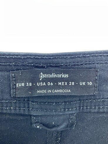28 Beden siyah Renk Stradivarius Jean / Kot %70 İndirimli.