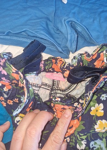 8 Yaş Beden pembe Renk 13 adet şort
