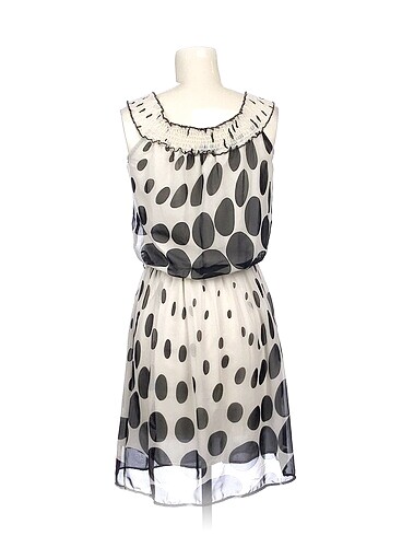 36 Beden PreLoved Kısa Elbise %70 İndirimli.