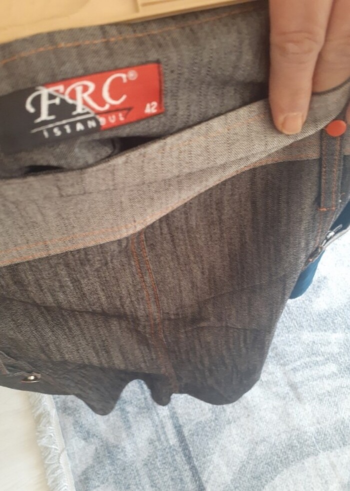 Diz hizasında etek - Görsel 2