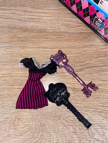  Beden monster high clawdeen