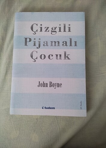Çizgili pijamalı çocuk kitabı 