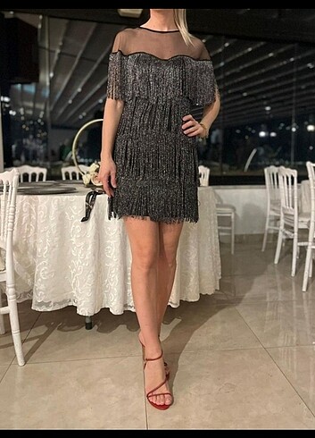 Bir kere giyildi temiz simli püsküllü elbise