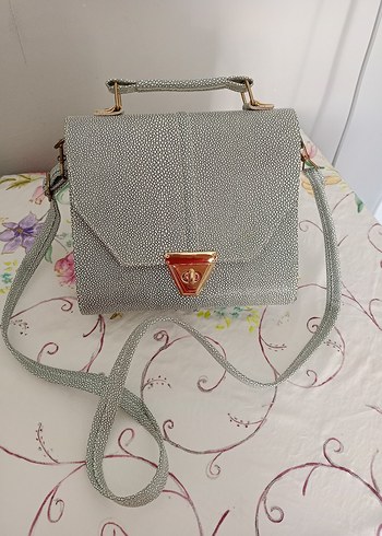 Gri Yılan Desenli Tokalı Kadın Çanta
