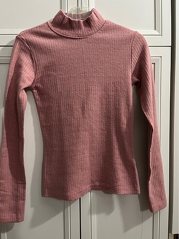 Pembe triko boğazlı yaka bluz