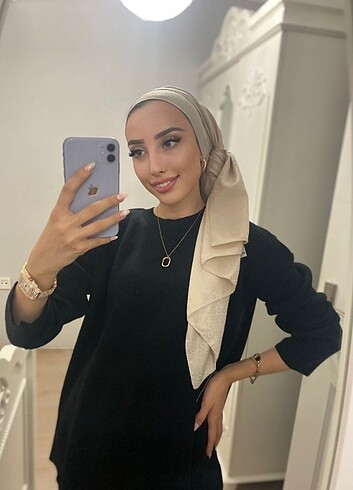 Siyah etekli triko takım