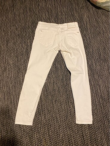 36 Beden beyaz Renk Zara beyaz Pantolon