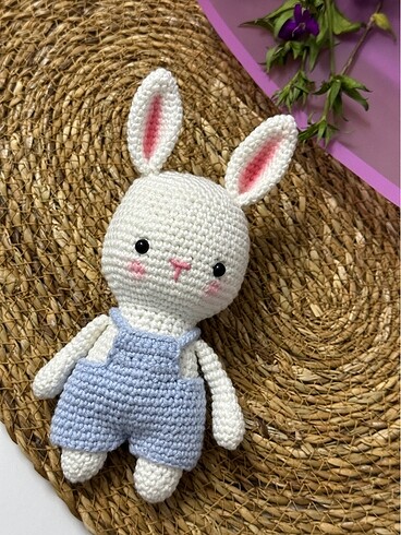Arigurumi beyaz tavşan