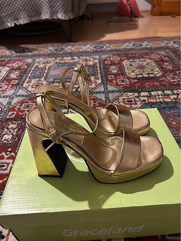 Pull and Bear Gold Topuklu