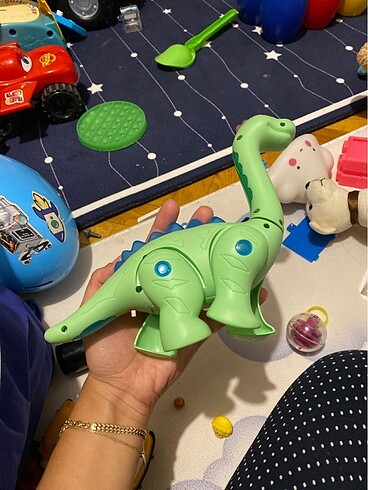  Dinozor