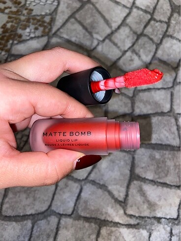 Revolution Matte Bomb-Lure Red