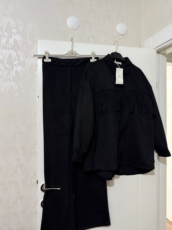 Siyah Süet Püsküllü Mini Kadın Takım - Görsel 2