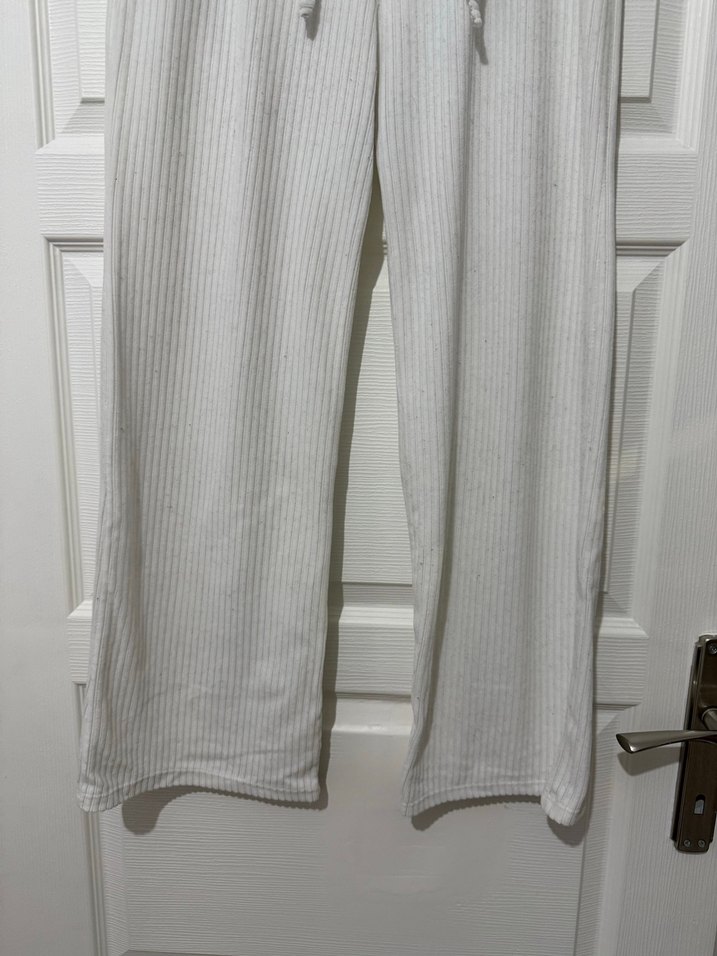 Beyaz Keten Kuşaklı Rahat Kesim Pantolon - Görsel 3