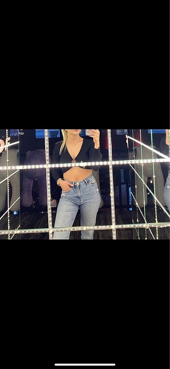 Aksesuar detaylı crop