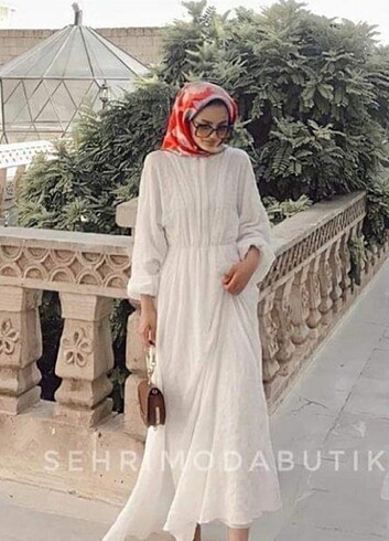 Kendinden astarlı beyaz elbise 