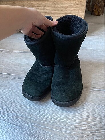 38 Beden siyah Renk ORJINAL SIYAH UGG