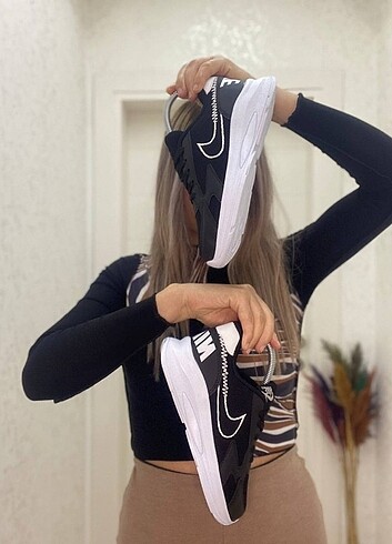 Spor ayakkabı 