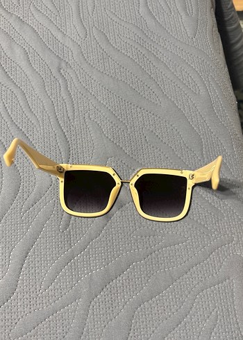 Şeffaf Detaylı Parlak Bej Kadın Güneş Gözlüğü - Görsel 2