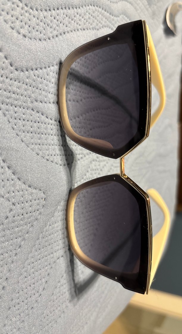 Şeffaf Detaylı Parlak Bej Kadın Güneş Gözlüğü - Görsel 3