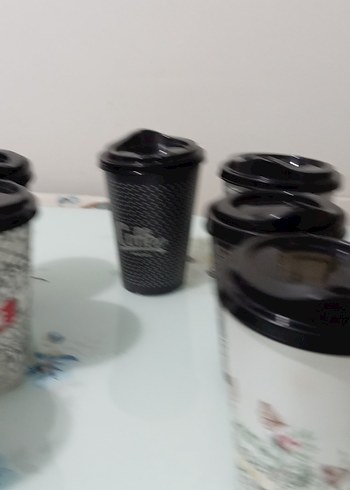 Desenli Siyah Plastik Kapaklı Bardak Seti - Görsel 2