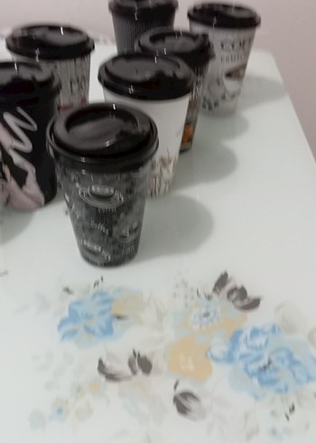 Desenli Siyah Plastik Kapaklı Bardak Seti - Görsel 4