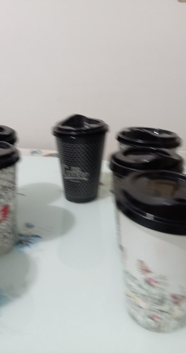 Desenli Siyah Plastik Kapaklı Bardak Seti - Görsel 2