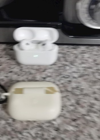 Beyaz Kablosuz Kulaklık ve Şarj Kutusu - Görsel 5