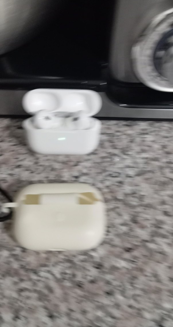 Beyaz Kablosuz Kulaklık ve Şarj Kutusu - Görsel 5