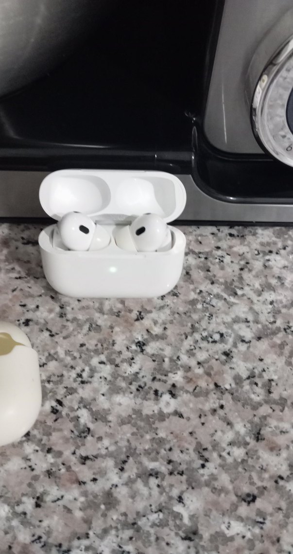 Beyaz Kablosuz Kulaklık ve Şarj Kutusu - Görsel 4