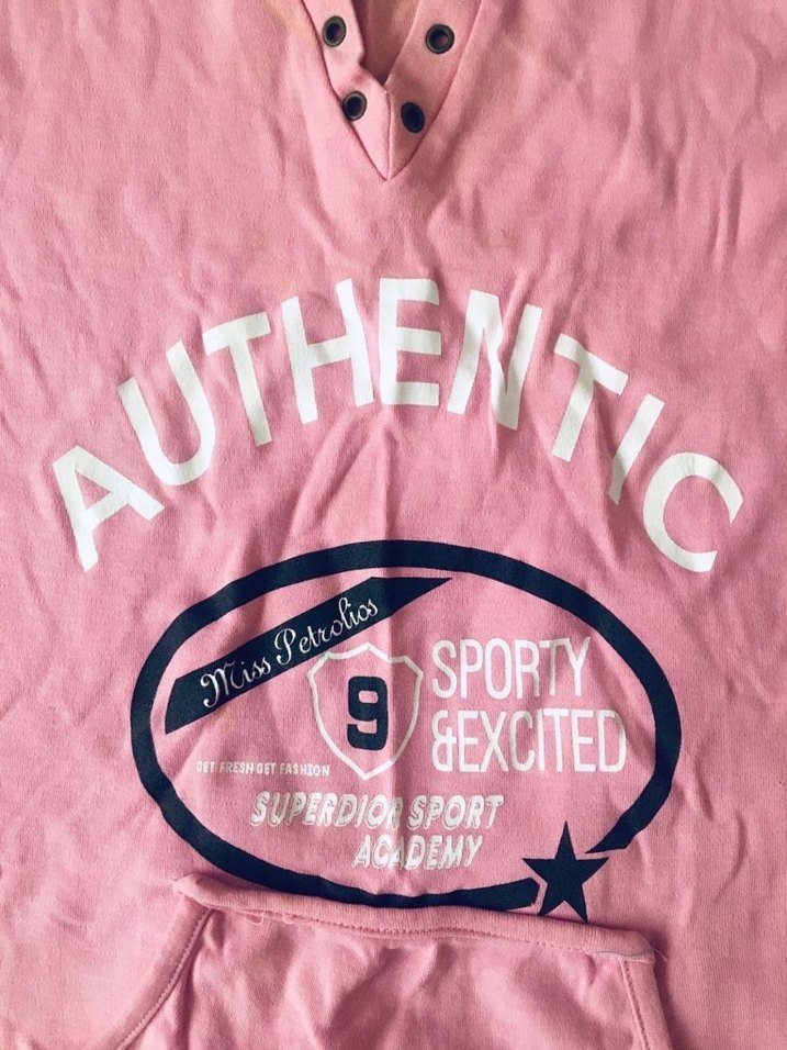 Kızlar için düğmeli pembe V yakalı tişört - Görsel 3