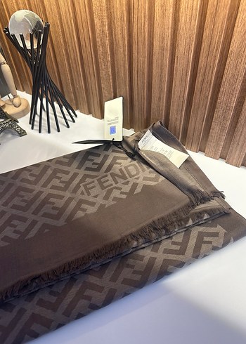 Fendi Fendi %100 İthal İpek Şal Barkodlu