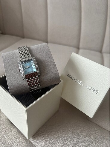 Micheal kors saat