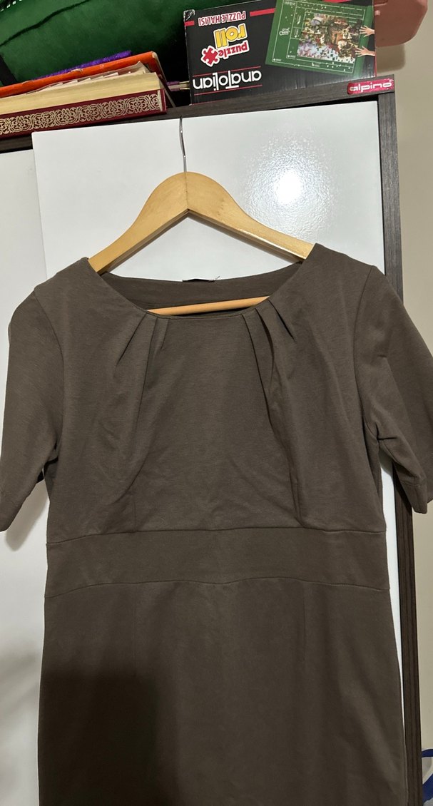 Kısa Kollu Kahverengi Elbise - Görsel 2