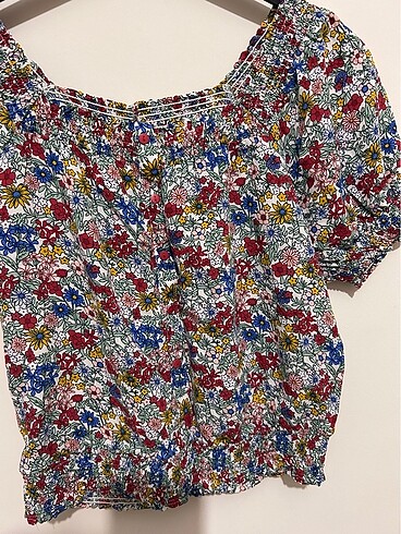 s Beden Çiçekli crop bluz