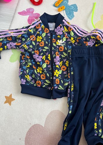 Çiçek Desenli Fermuarlı Kız Eşofman Takımı orginal Adidas