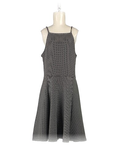H&M Kısa Elbise %70 İndirimli.