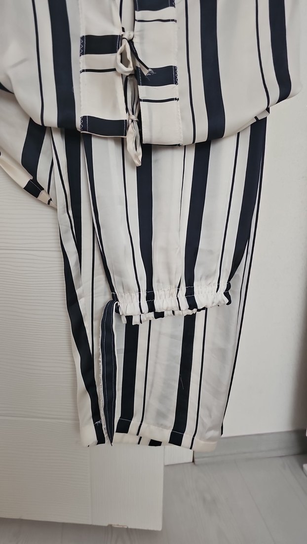 baglamalı saten Çizgili Kadın pijama takımı - Görsel 5