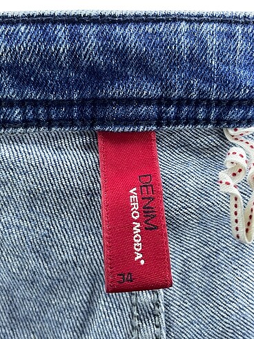 34 Beden çeşitli Renk Vero Moda Jean / Kot %70 İndirimli.