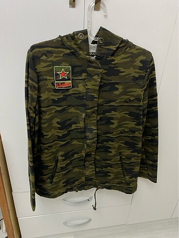 Fermuarlı kapüşonlu cepli kamuflaj gömlek / sweatshirt
