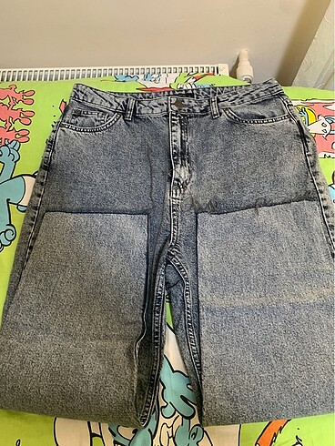 Yırtık kot pantolon - Görsel 2