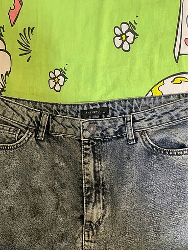 Yırtık kot pantolon - Görsel 3