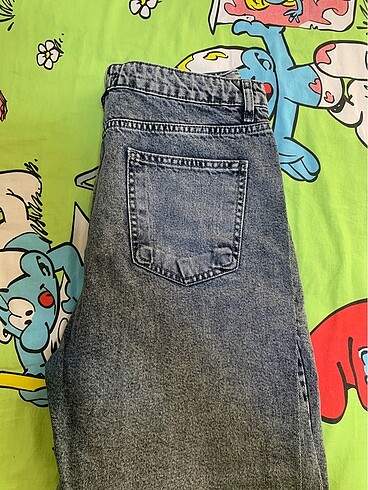 Yırtık kot pantolon - Görsel 4